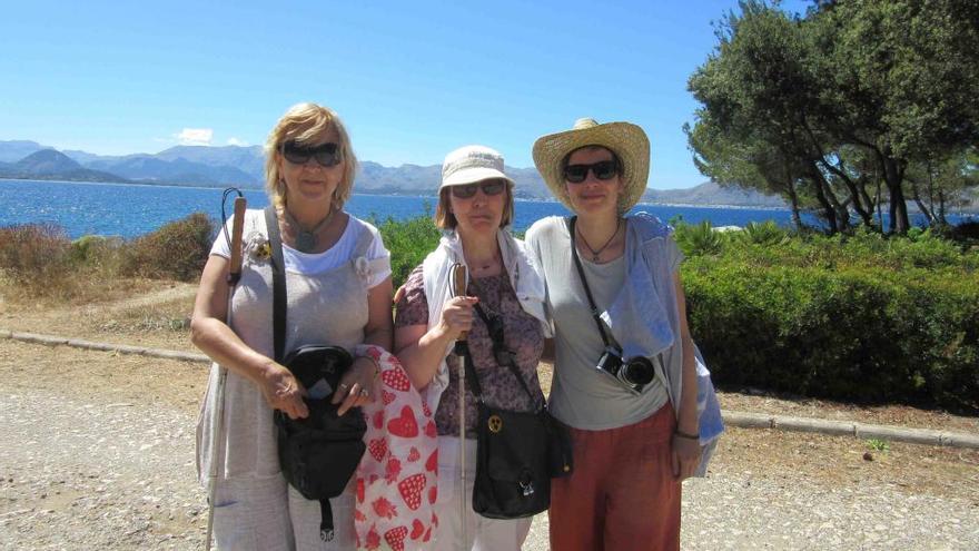 Susanne Emmermann (Mitte) auf einem Mallorca-Urlaub in Port d´Alcúdia. Damals reiste sie in Begleitung