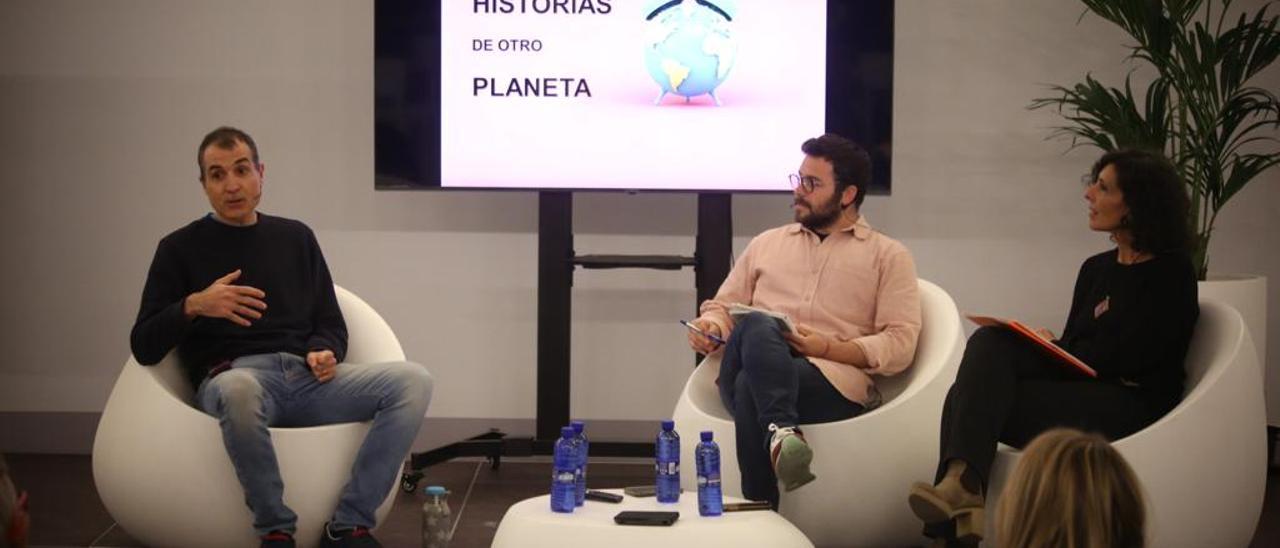 Un momento de la charla ayer con Fernando Maestre en el Foro Séneca