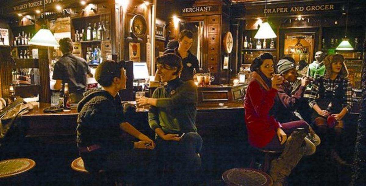 La barra del pub irlandès The Quiet Man, dijous passat a la nit. La barra del pub irlandès The Quiet Man, dijous passat a la nit.