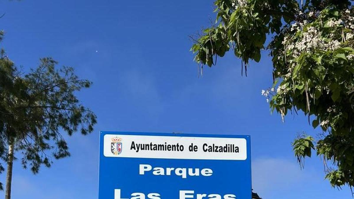 Cartel en el Parque de Las Eras.
