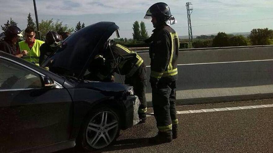 La A-2 en Zaragoza sufre pequeñas retenciones por un accidente sin heridos