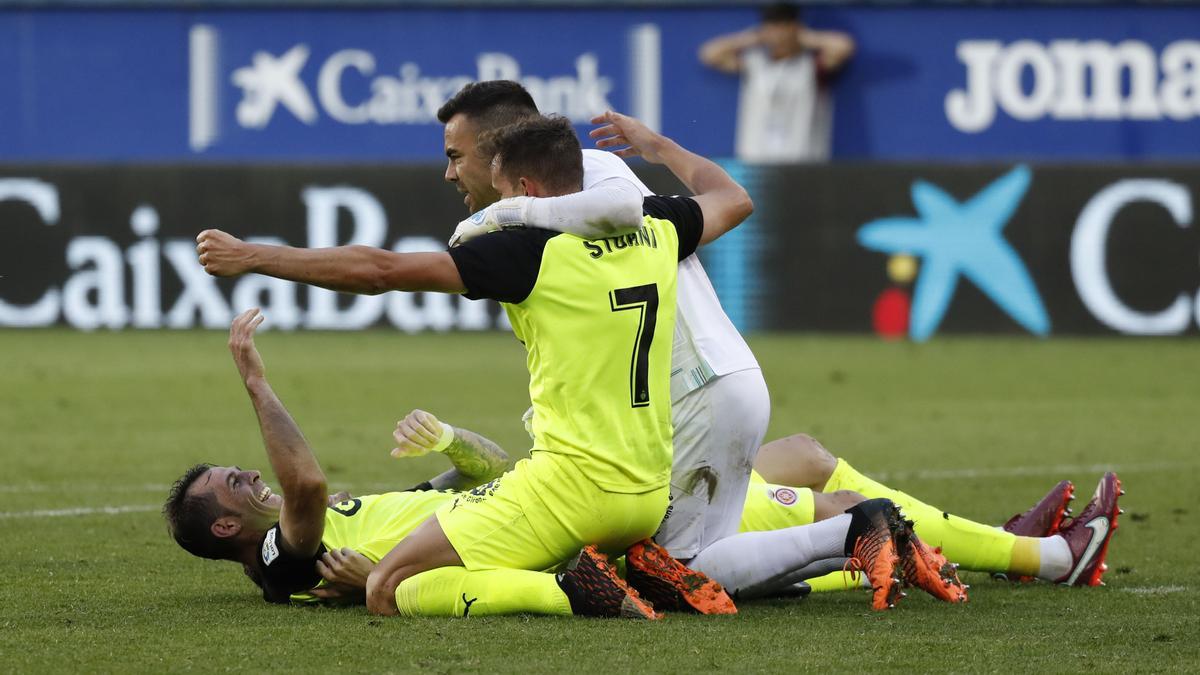 Los jugadores del Girona celebran el triunfo.