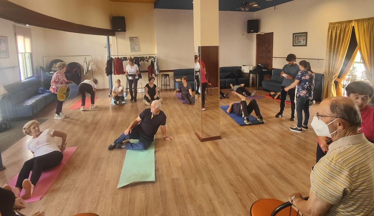El programa de gimnasia para mayores de Moaña es uno de los servicios que buscan fomentar un envejecimiento activo.