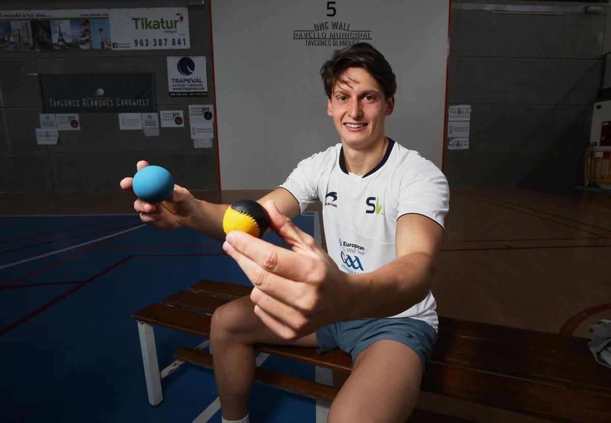 Entrevista a Sacha en Tavernes Blanques