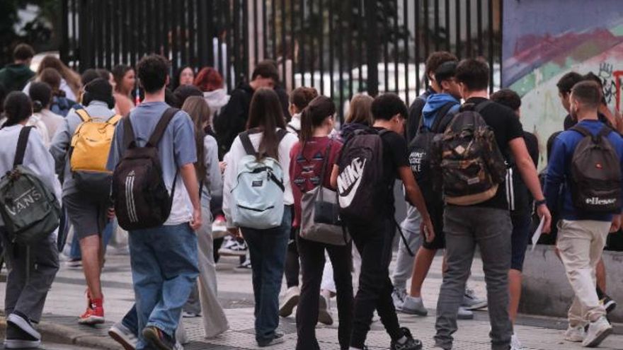 Casi 8.500 docentes a la calle y 384 parados más en Canarias en julio