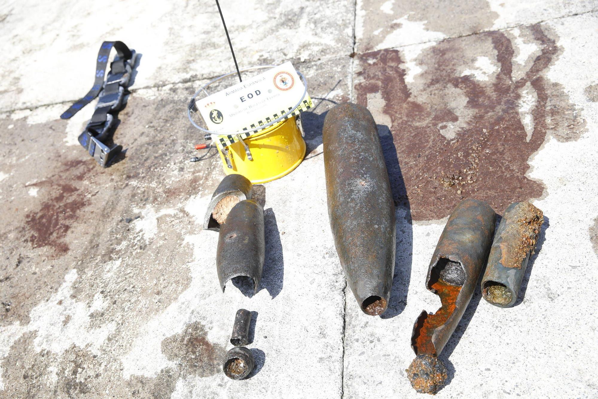 En imágenes: Así fueron las labores de desactivación de tres obuses en la costa de Gijón