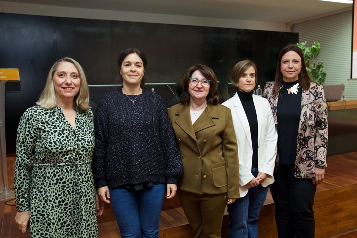 De izquierda a derecha, Maria Jesús Pastor, María J. Buzón, Amparo Navarro, Mireia Sempere y Rosabel Roig.