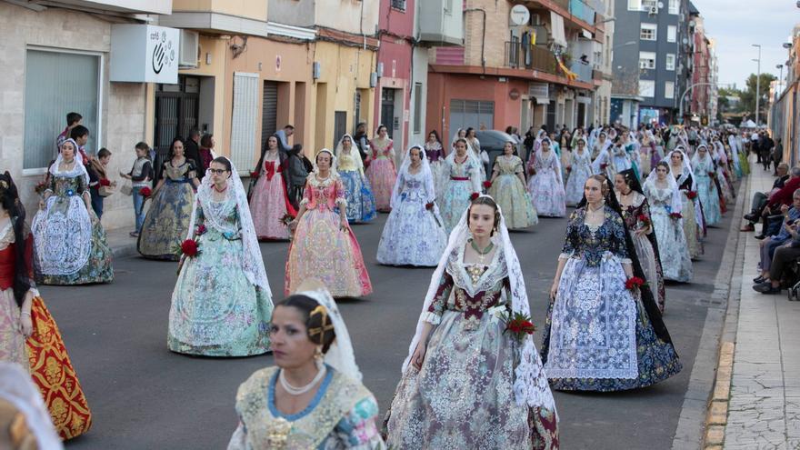 La Ofrenda matinal obliga a las peluquerías a abrir a las 4:30 de la madrugada: &quot;Hay falleras que no podrán descansar&quot;