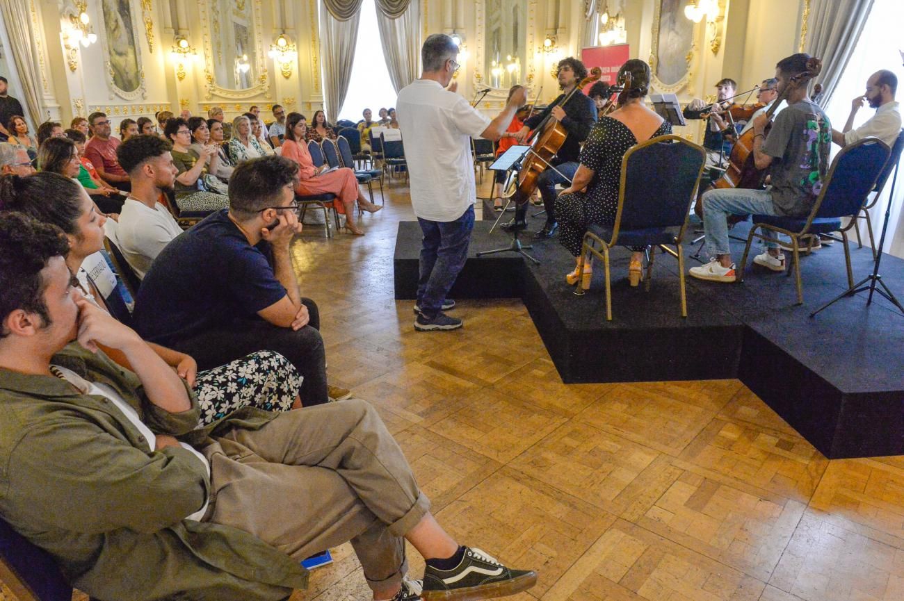 Encuentro con el joven violonchelista Kevin Santana en el Gabinete Literario