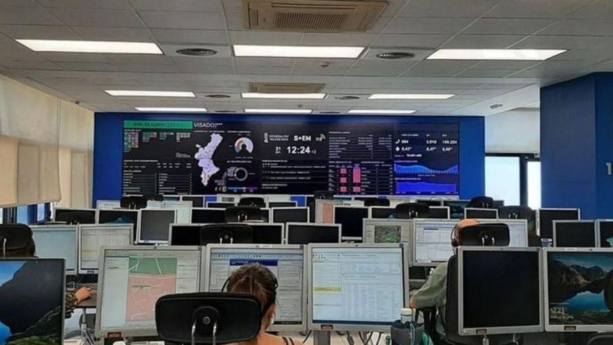 El Consell admite que ningún técnico revisa el &quot;videomuro&quot; de imágenes de Emergencias