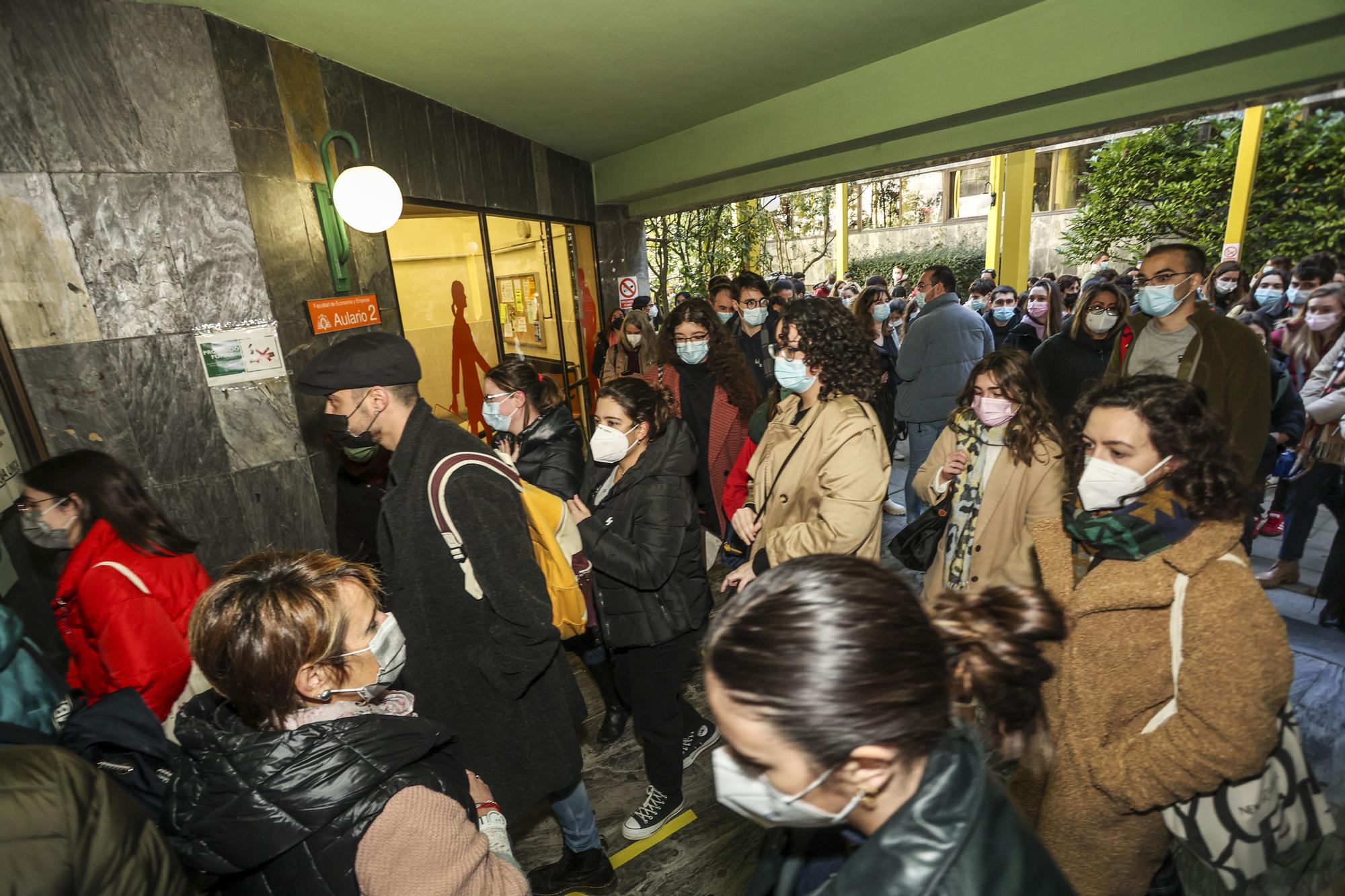 La hora de la verdad para casi 1.500 futuros médicos que se examinan del MIR en Oviedo