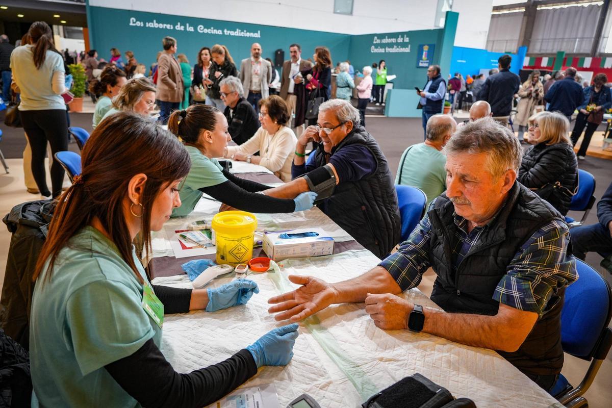 Fotogalería | Arranca el primer día de la Feria de los Mayores en Badajoz