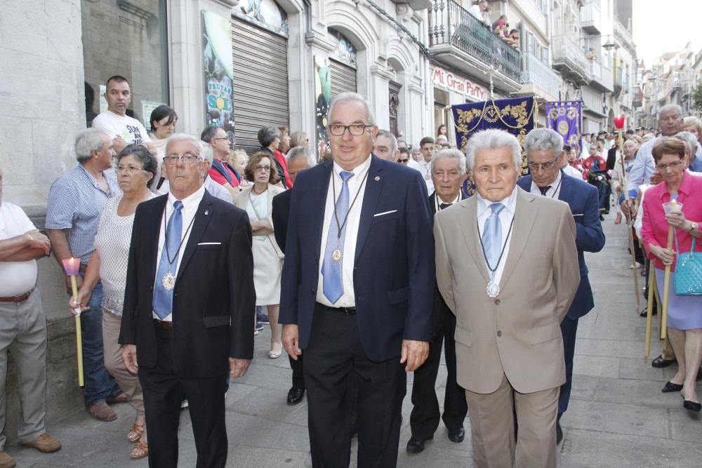 Un Cristo entre el fervor de la multitud. // Santos Álvarez