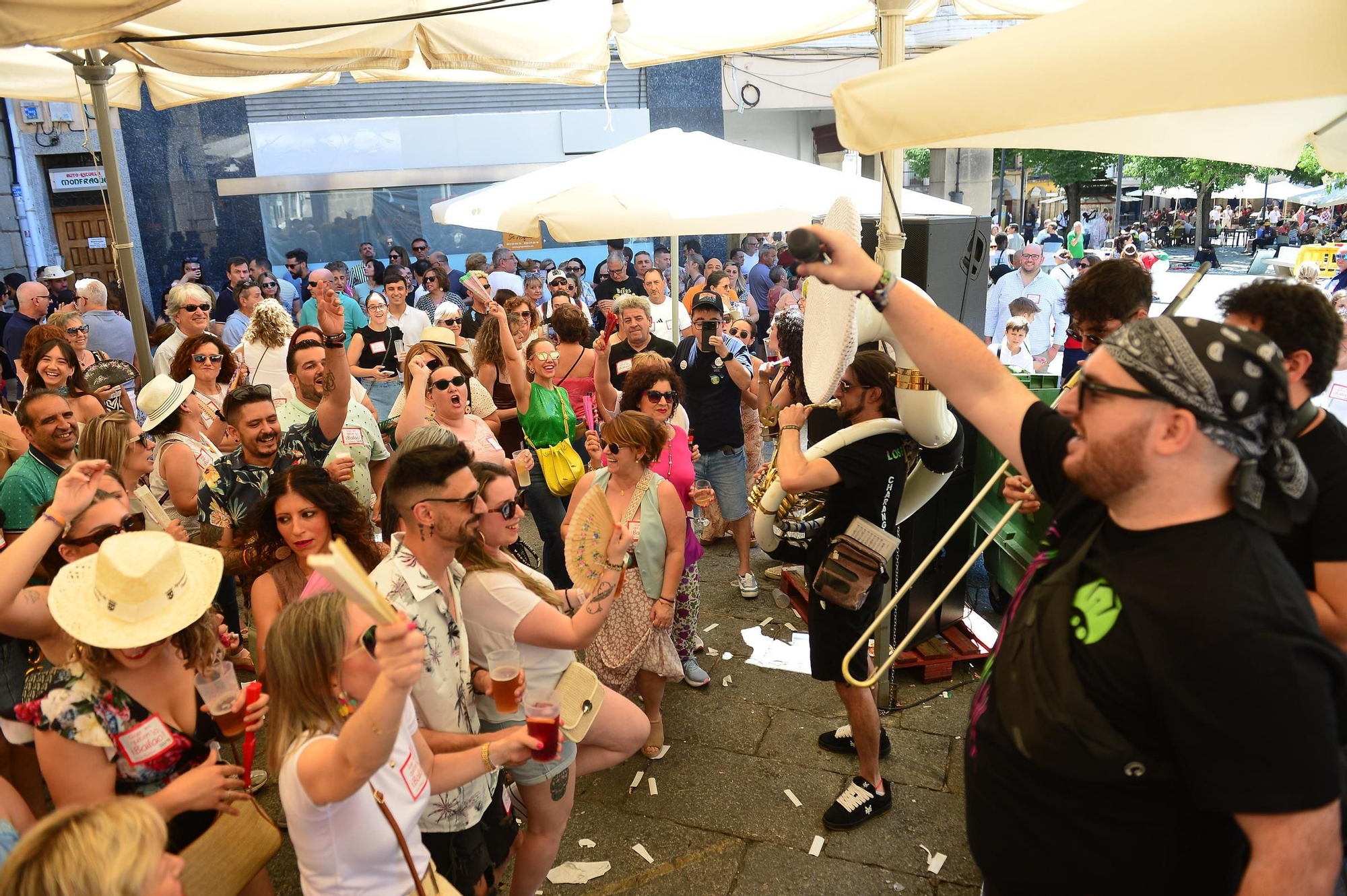 FOTOGALERÍA | Búscate en las cañas del sábado de feria en Plasencia