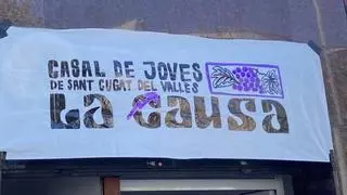 Decenas de jóvenes 'okupan' el antiguo local de los Castellers de Sant Cugat para "convertirlo en un Casal"