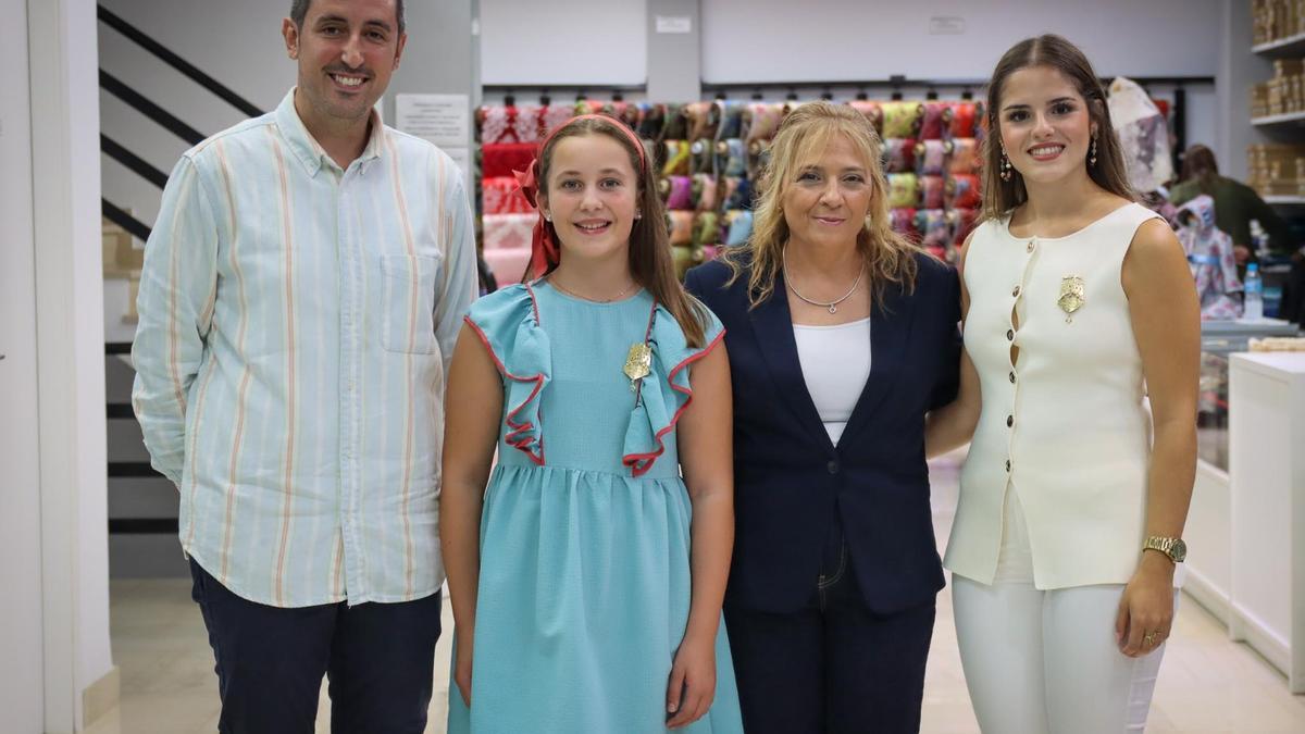 Aitor Sánchez, Ana Barberá y Alicia Moreno con la responsable de Alan
