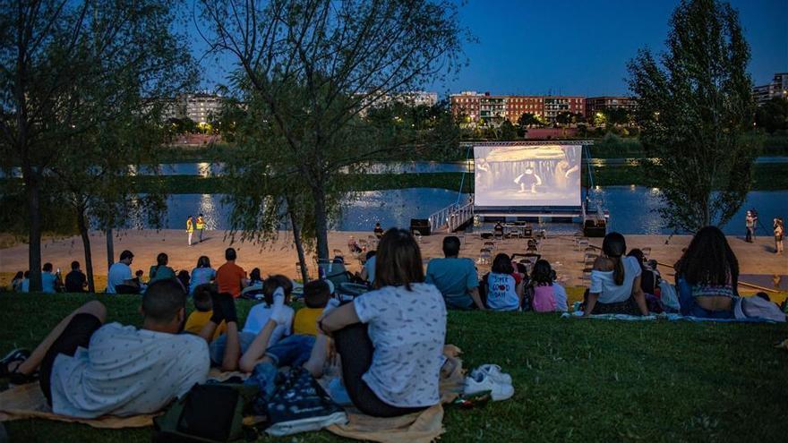 200 espectadores estrenan &#039;Cine en el río&#039;