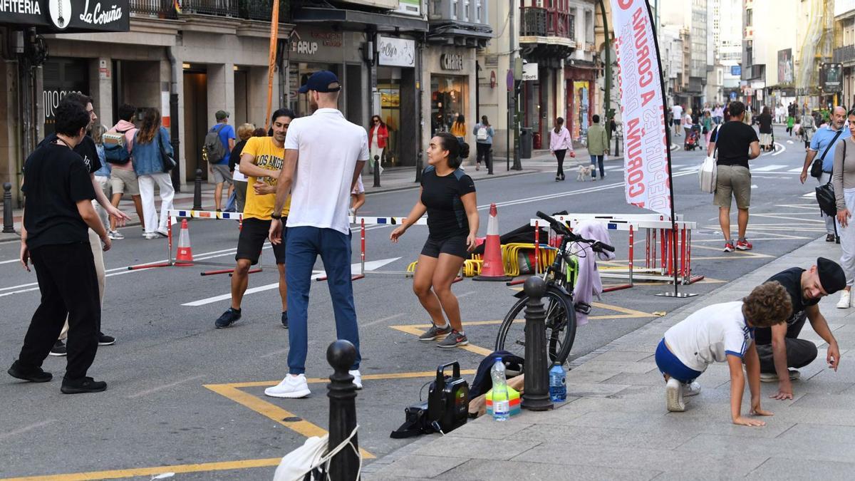 Paseantes y vecinos realizando actividades en San Andrés en la semana de la movilidad de septiembre.   | // Víctor Echave