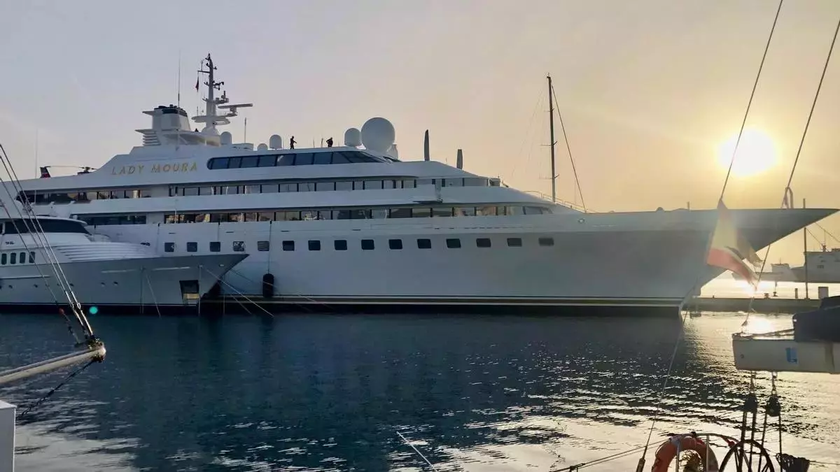El opulento superyate 'Lady Moura' regresa a Mallorca, ahora como propiedad del millonario mexicano Ricardo Salinas
