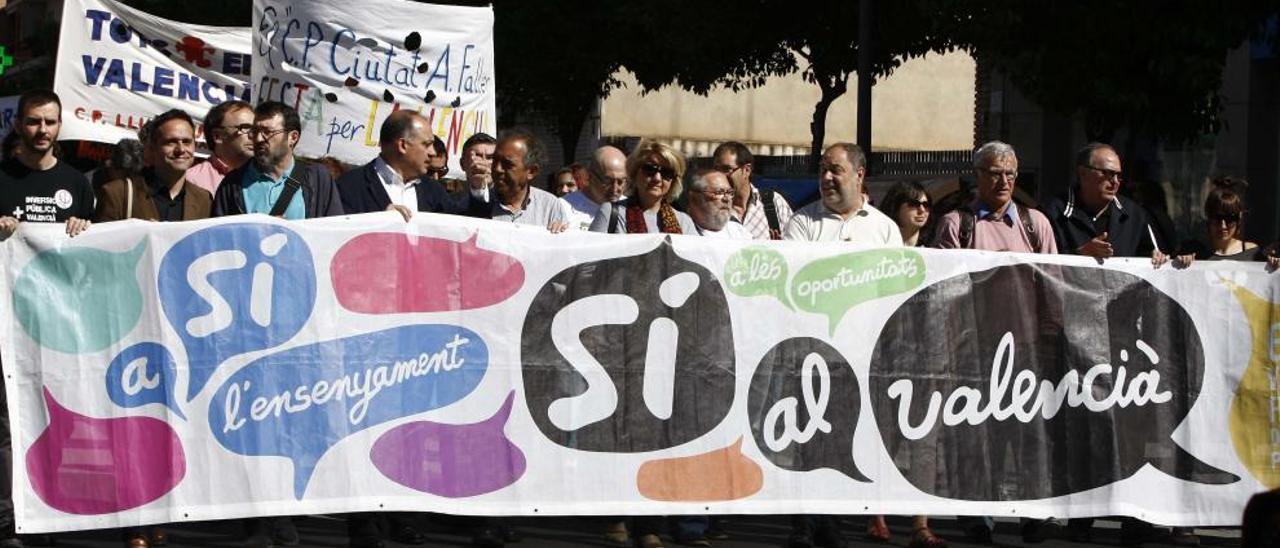 PSPV y Compromís negocian un pacto para superar la Llei d&#039;Ús del Valencià