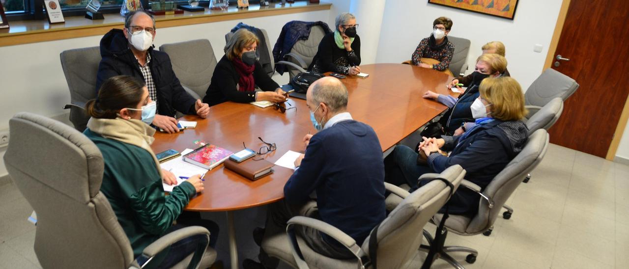 La reunión de ayer de la Mesa da Sanidade en Moaña.