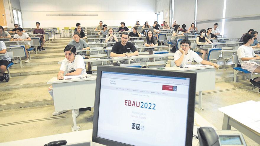 Las universidades españolas se unen contra el Ministerio para aplazar la nueva EBAU a 2025