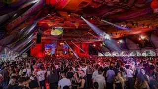 Elrow, una fantasía de verano, color y música techno que revienta la carpa de la Ería