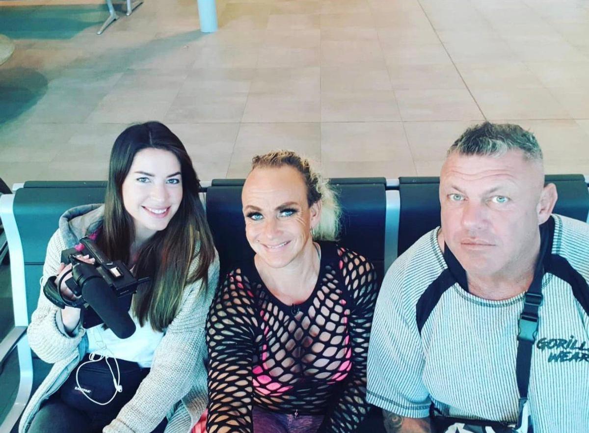Caro und Andreas Robens mit Redakteurin Steffi auf dem Weg nach Teneriffa.