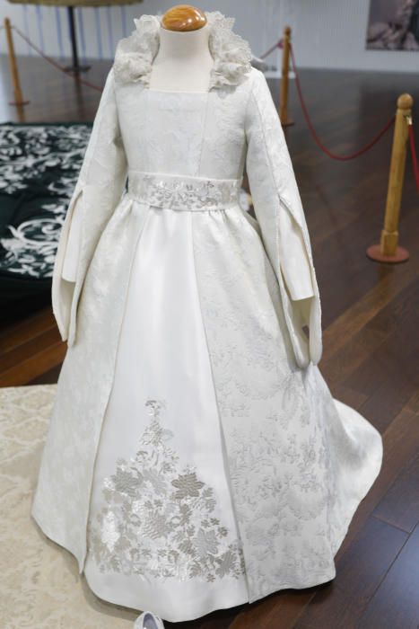 Detalles del vestido de la Reina del Encuentro, María Silla