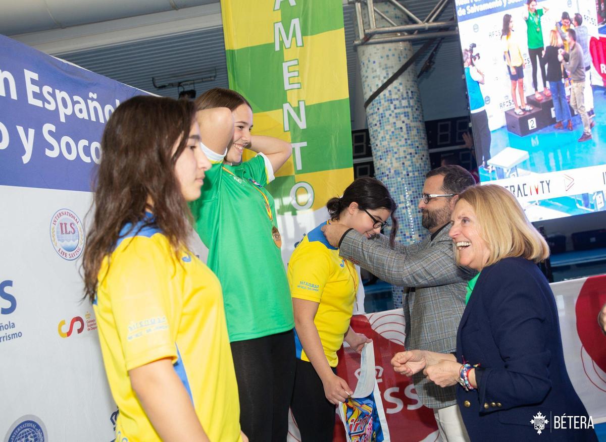 La alcaldesa y edila de Deportes Verdevío destaca el nivel del club local SOS Bétera