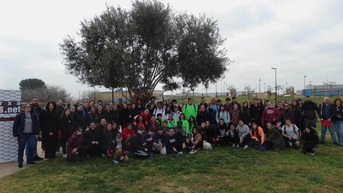 Foto de grup dels joves participants del programa «Corresponsals, alumnat actiu», a Quart de Poblet.