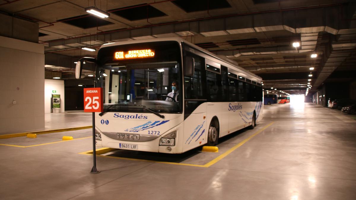 Un dels autobusos de la línia operada per Sagalés que connecta Girona i Blanes