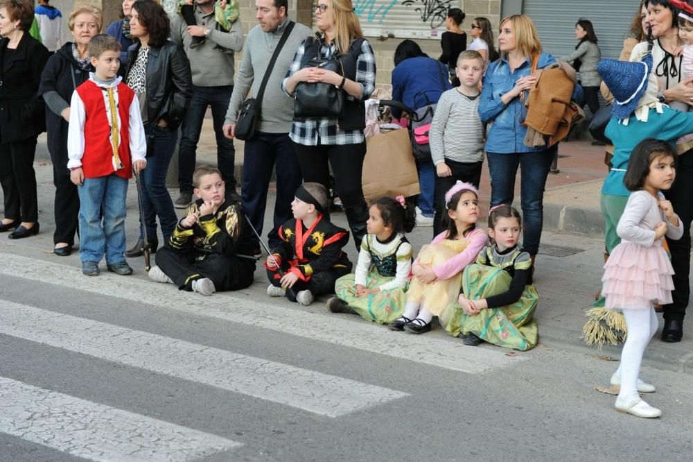 Vistabella saca su carnaval a las calles