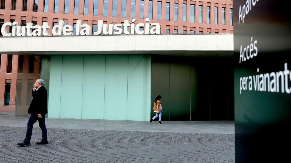 jgblanco24070981 barcelona  30 10 2013   ciutat de la justicia entrada de avd161123142805