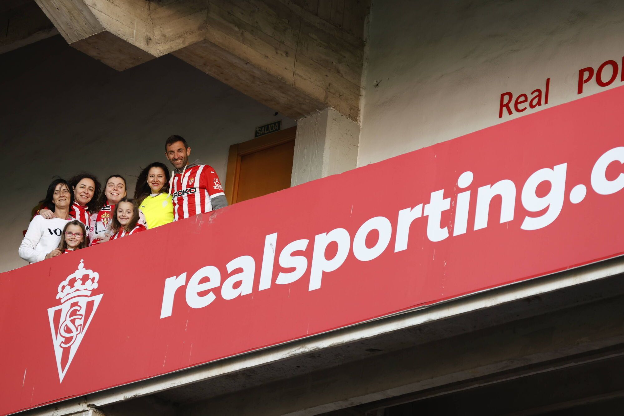 EN IMÁGENES: Ambientazo en el Sporting-Racing de Santander disputado en El Molinón