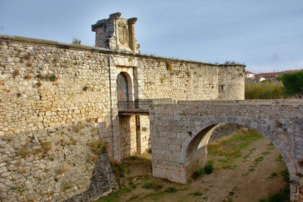 Una parada obligada si se visita Chinchón es su Castillo de los Condes.