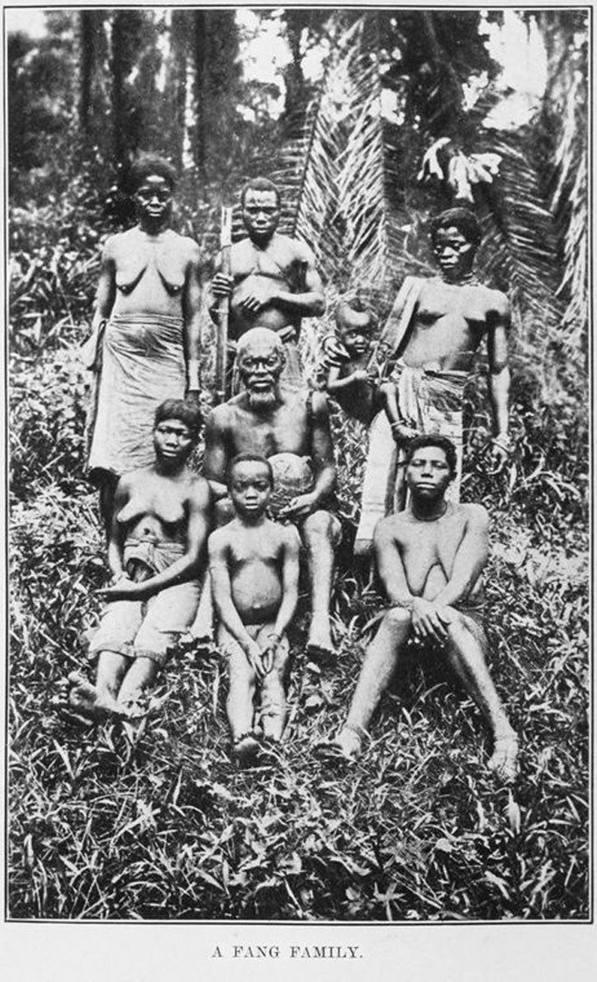 Una familia de la etnia fang en 1912.