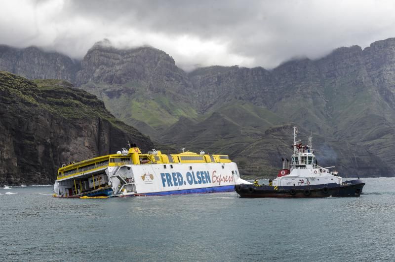 Pleamar en Agaete para remolcar el ferry