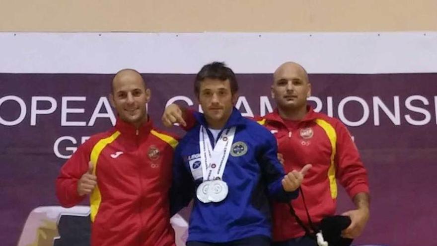 Ronquillo, en el centro, subido al podio del Europeo celebrado este año.