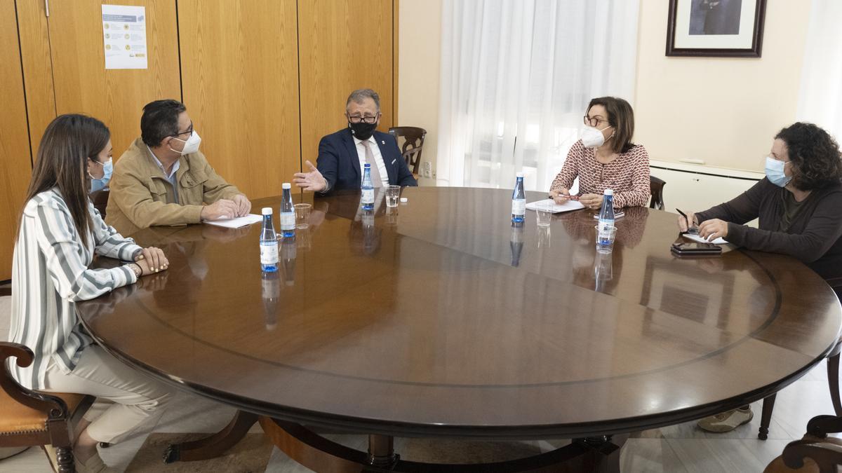 José Martí y Soledad Ten han presidido este lunes la reunión en la Subdelegación de Castellón.