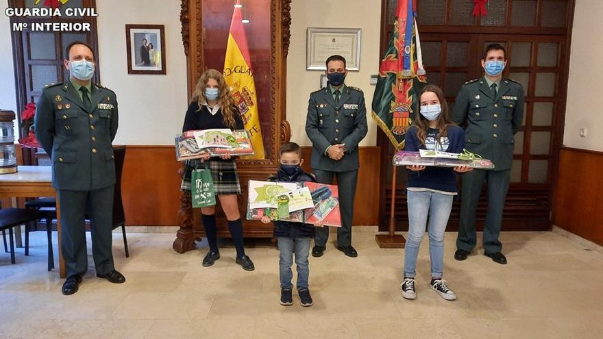 Ganadores del últimos concurso con los mandos de la Comandancia de Alicante.