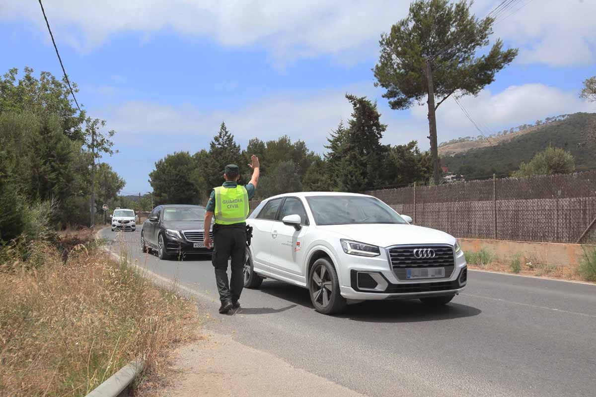 Macrodispositivo policial contra los taxis pirata en Ibiza