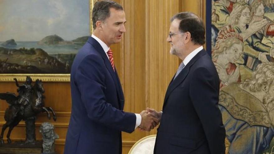 Rajoy no aclara si irá a la investidura tras anunciar que acepta el encargo del Rey