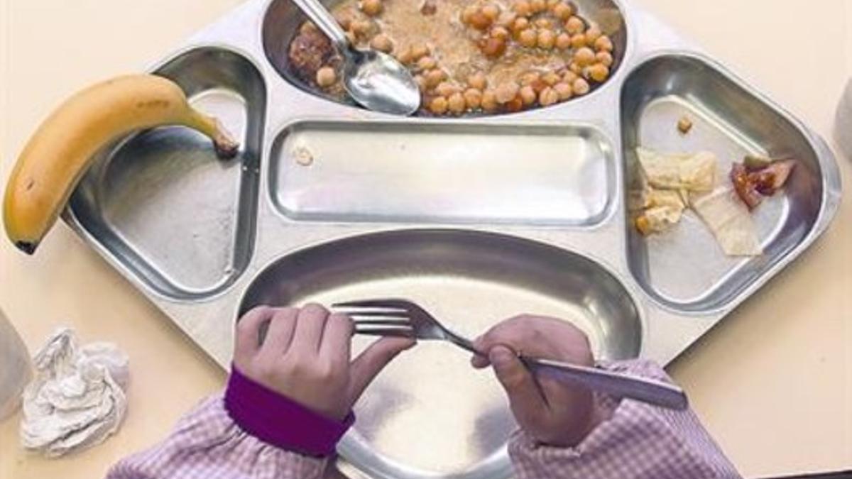 Prioridad 8Un alumno con beca de comedor, en un colegio de Barcelona.