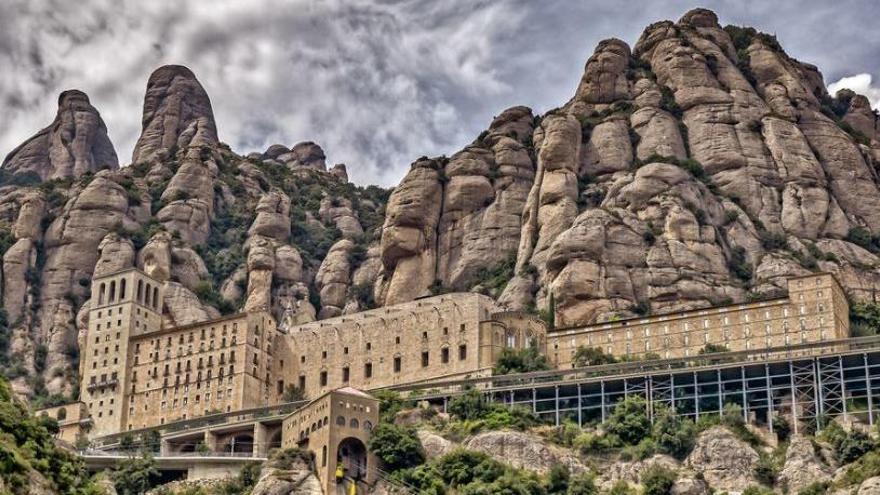 La caminada comença al monestir de Montserrat