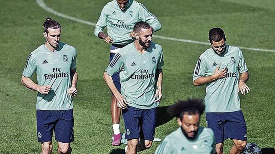 Gareth Bale, Karim Benzema y Eden Hazard, durante el entrenamiento del equipo en Valdebebas.