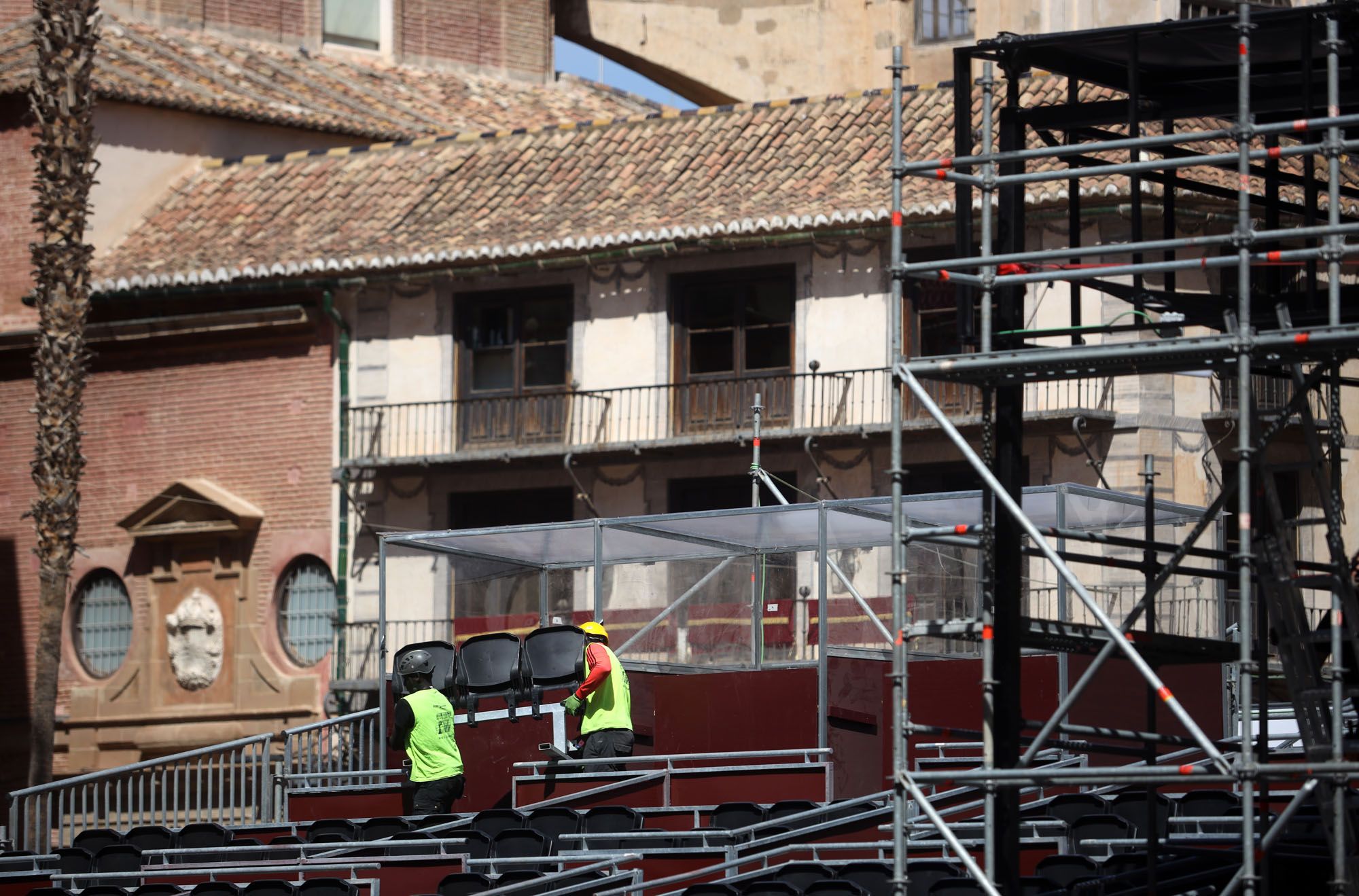 Semana Santa 2023 | Preparativos y montaje de la tribuna en el Centro de Málaga