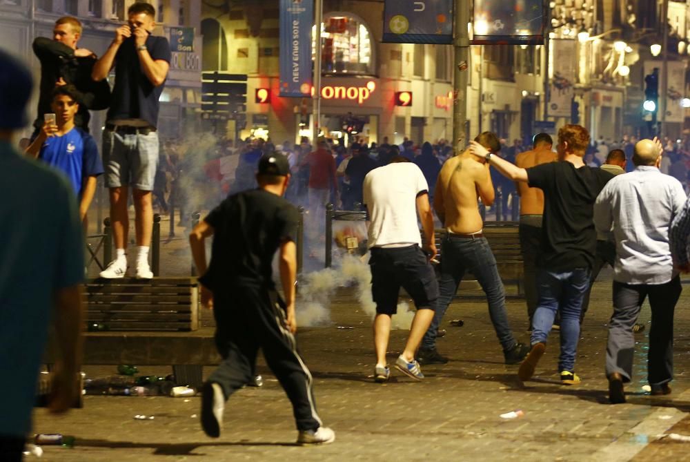 Hinchas ingleses y rusos volvieron a enfrentarse en la ciudad francesa.