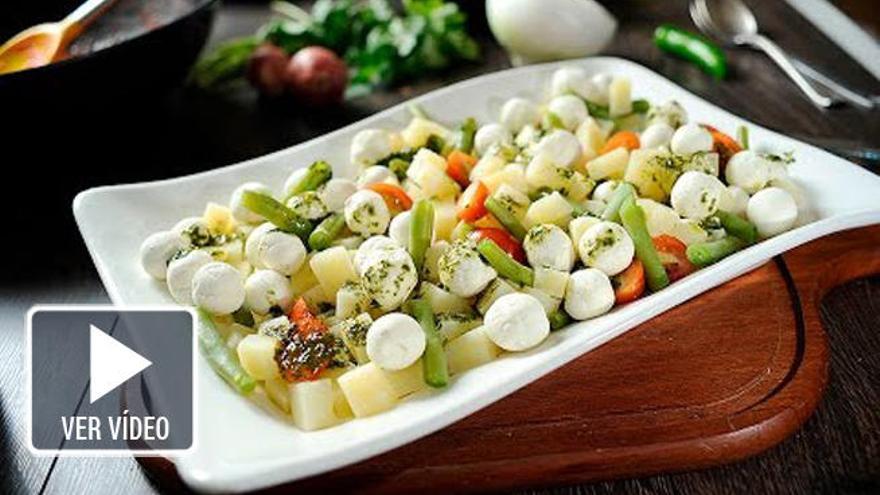 Ensalada de verduras al pesto.