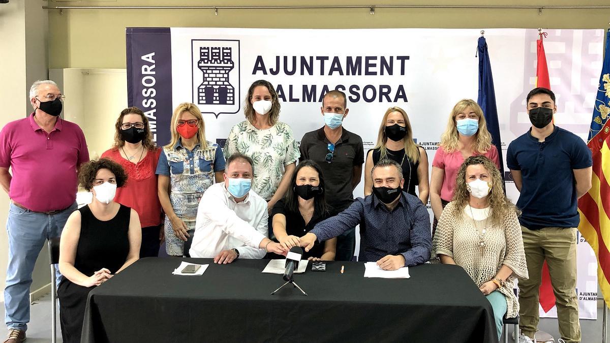 El equipo de gobierno de PSOE-Ciudadanos, liderado por la alcaldesa, Merche Galí, visibilizó la «buena salud» del &#039;Pacte de la Vila&#039;.